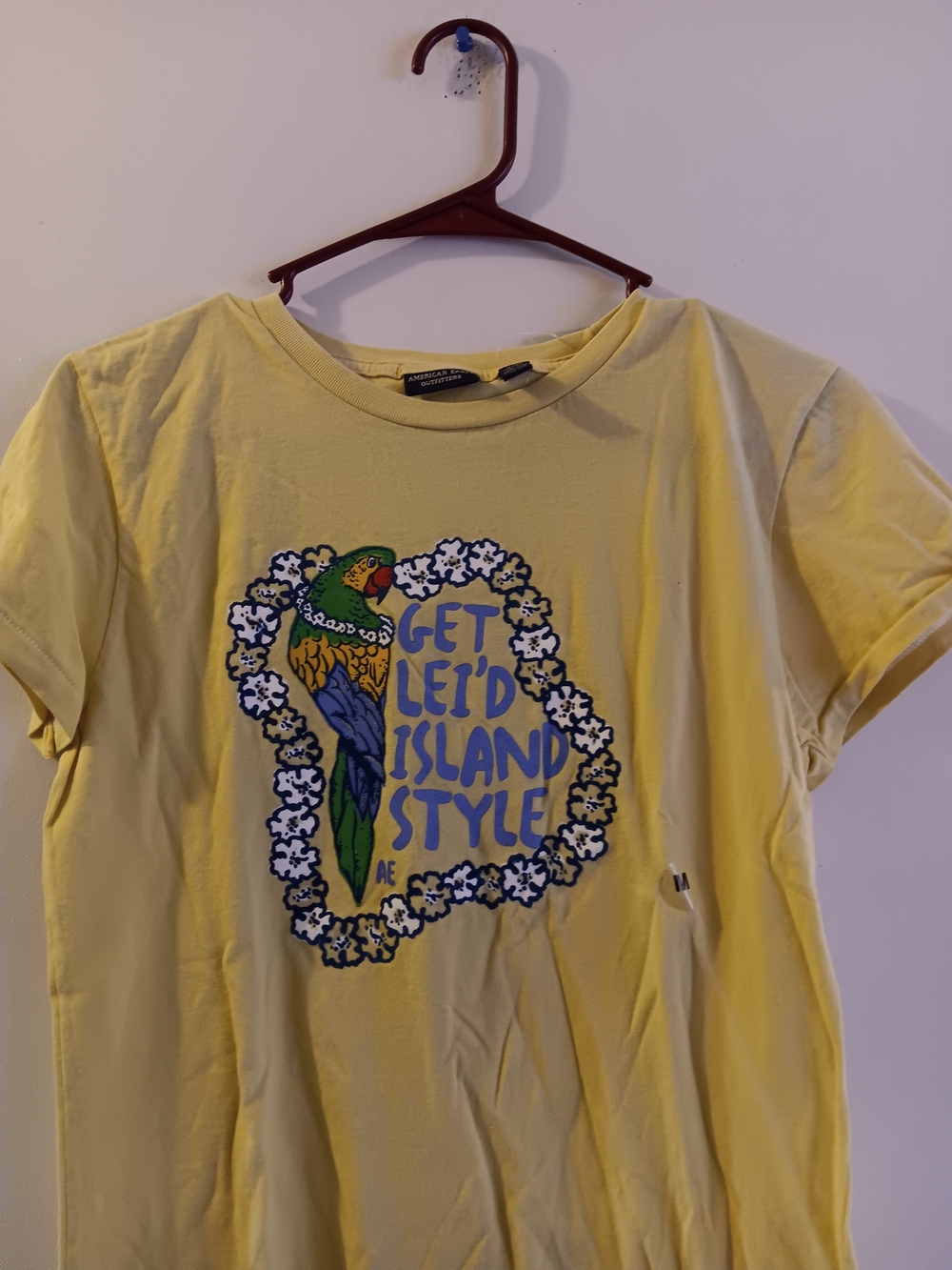 Vintage Y2K American Eagle Womens Graphic T-Shirt Medium Yellow Get Lei'd Island